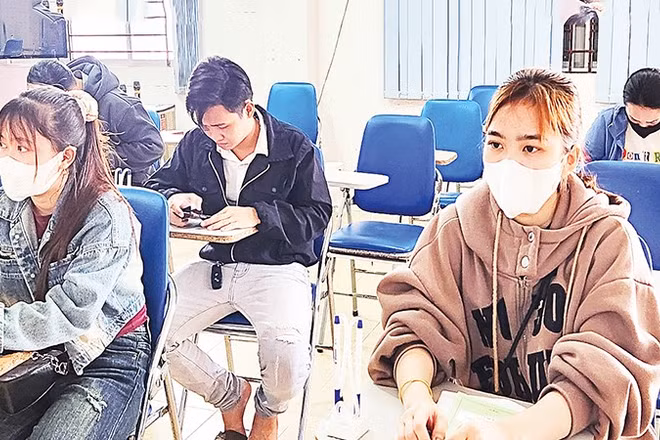 Buổi tư vấn việc làm tại Trung tâm Dịch vụ việc làm Hậu Giang, thành phố Cần Thơ. 