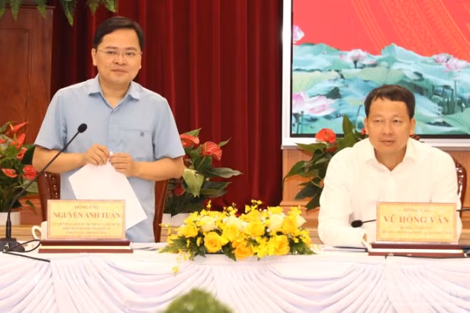 Đồng chí Nguyễn Anh Tuấn, Ủy viên Trung ương Đảng, Phó trưởng Ban Chính sách, chiến lược Trung ương phát biểu tại buổi làm việc.