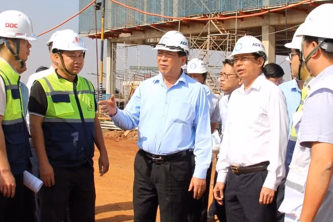 Bộ trưởng Xây dựng Trần Hồng Minh kiểm tra tại dự án sân bay Long Thành.