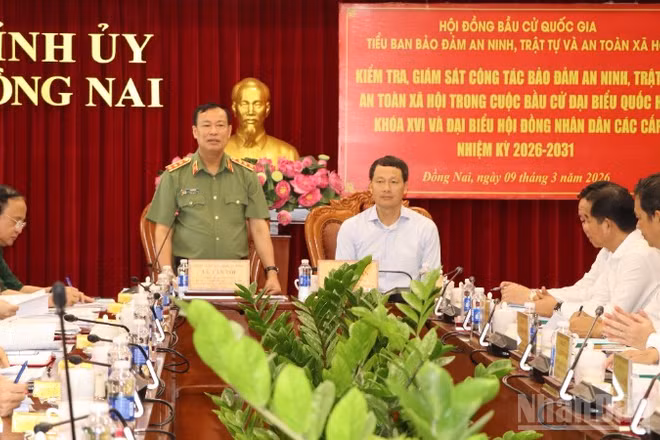Thượng tướng Lê Tấn Tới phát biểu chỉ đạo tại buổi kiểm tra với Ủy ban Bầu cử tỉnh Đồng Nai.