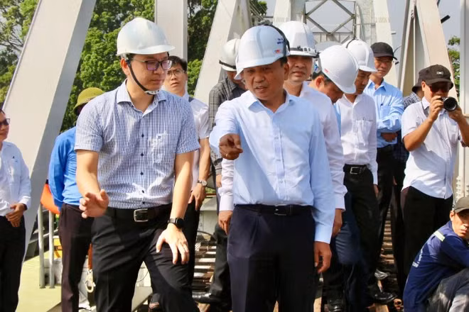Lãnh đạo Bộ Xây dựng và Ủy ban nhân dân tỉnh Đồng Nai kiểm tra hiện trường, chỉ đạo khắc phục sự cố.