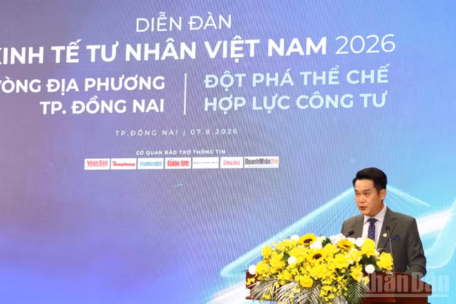 Chủ tịch Hội Doanh nhân trẻ Việt Nam Đặng Hồng Anh phát biểu khai mạc Phiên đối thoại địa phương tại Đồng Nai của Diễn đàn Kinh tế tư nhân Việt Nam 2026.