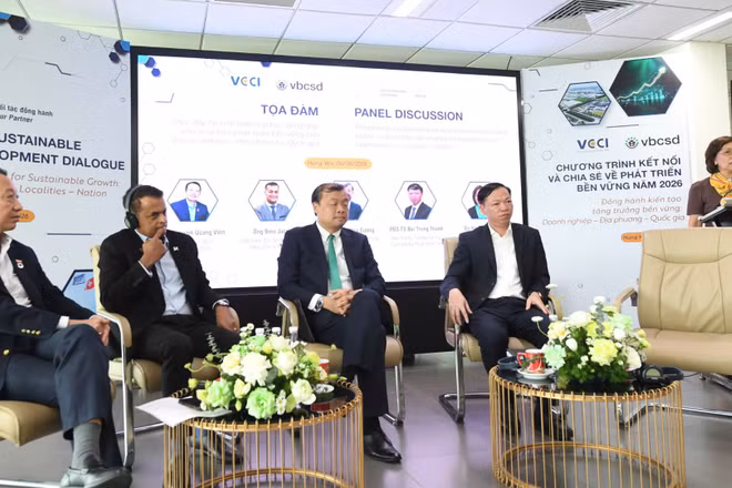 Quang cảnh phiên tọa đàm "Thúc đẩy hệ sinh thái hợp tác, đóng góp cho mục tiêu phát triển bền vững của doanh nghiệp - địa phương - quốc gia".