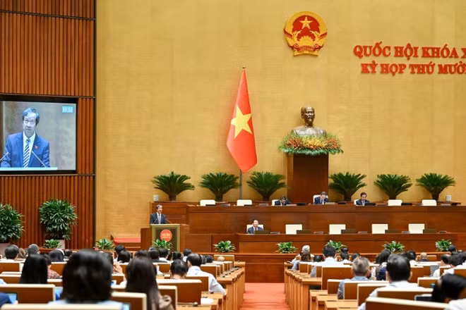 Quang cảnh phiên họp toàn thể ở hội trường tại Kỳ họp thứ 10, Quốc hội khóa XV. (Ảnh: DUY LINH)