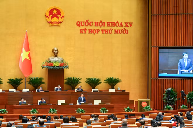 Quang cảnh phiên toàn thể ở hội trường chiều 19/11, tại Kỳ họp thứ 10, Quốc hội khóa XV. (Ảnh: DUY LINH)
