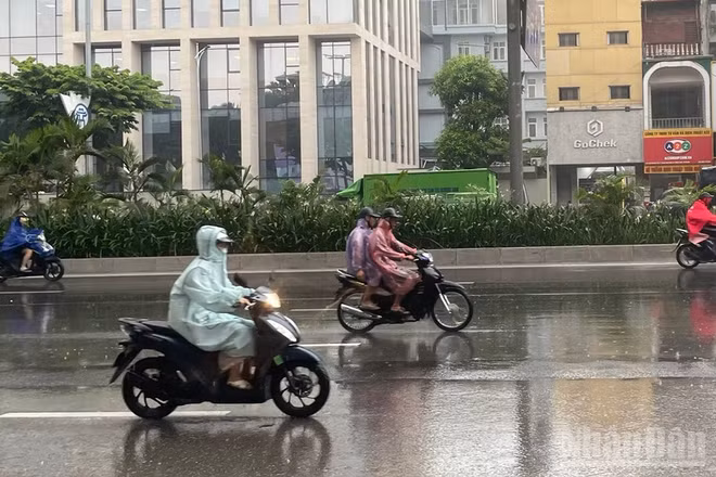Khu vực Hà Nội sáng có mưa, mưa vừa và rải rác có dông. (Ảnh minh họa: Đ.T)