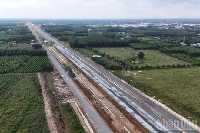 Dự án thành phần 3, đường Vành đai 3-Thành phố Hồ Chí Minh thi công đạt gần 50% khối lượng.
