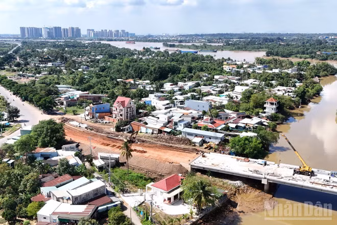 Hương lộ 2 kết nối Đồng Nai với Thành phố Hồ Chí Minh.