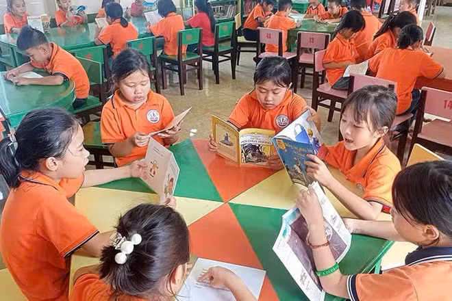Hơn 200.000 học sinh Nghệ An sẽ được ưu tiên sử dụng sách giáo khoa miễn phí trong năm học mới.