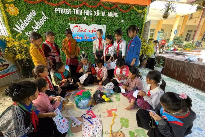 Mô hình bảo tồn văn hóa trong trường học tại Lai Châu. (Ảnh: TRẦN TUẤN)