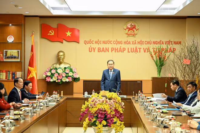Chủ tịch Quốc hội Trần Thanh Mẫn phát biểu chúc Tết, giao nhiệm vụ cho Ủy ban Pháp luật và Tư pháp. (Ảnh: DUY LINH)