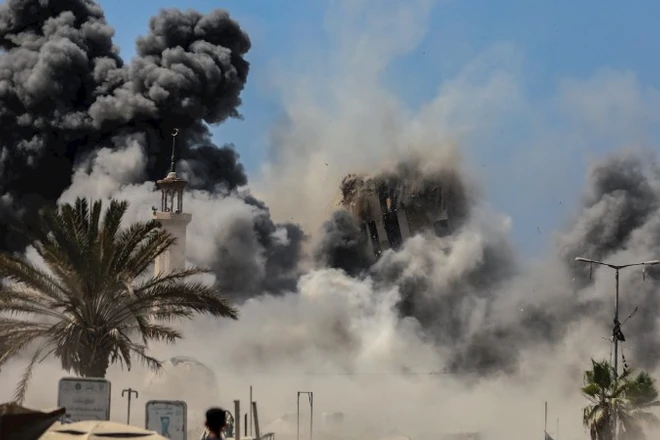 Một cuộc không kích trút xuống Dải Gaza.