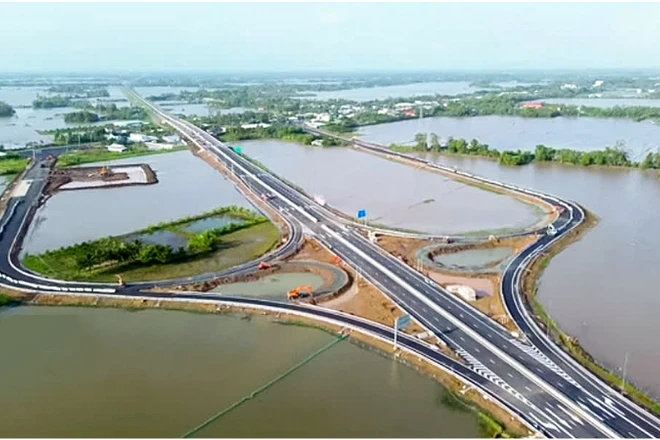 Hạ tầng giao thông hiện đại, kết nối đồng bộ sẽ tạo cú hích thu hút FDI vào miền Tây. Ảnh: Phương Bằng 