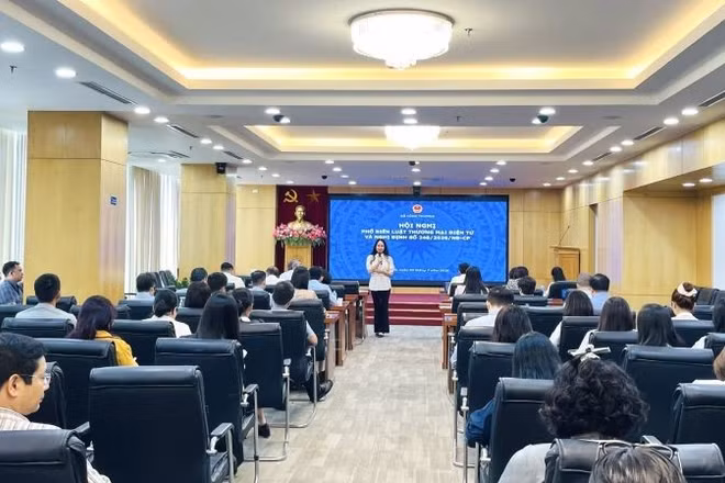 Hội nghị phổ biến Luật Thương mại điện tử và Nghị định số 248/2026/NĐ-CP ngày 30/6/2026 của Chính phủ.