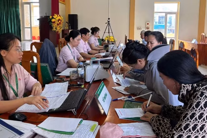 Hệ thống điểm giao dịch của Ngân hàng Chính sách xã hội tỉnh Quảng Trị luôn hoạt động tích cực phục vụ nhân dân vay vốn thuận lợi.