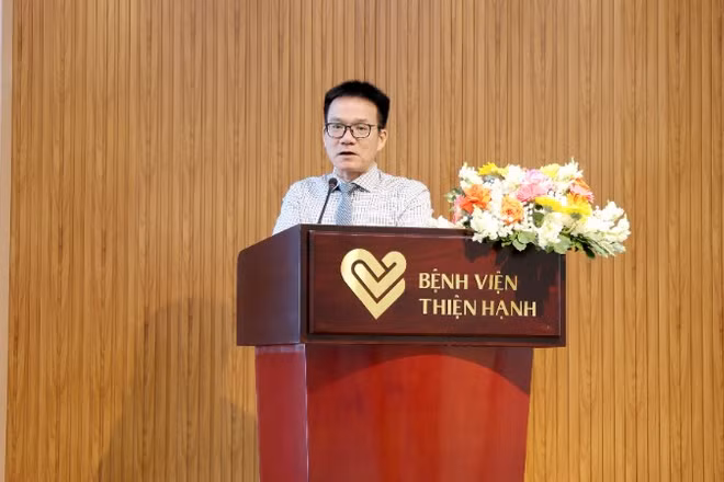 Phó Giáo sư, Tiến sĩ, bác sĩ Lê Minh Khôi, Trưởng Phòng Khoa học và Đào tạo, Bệnh viện Đại học Y Dược Thành phố Hồ Chí Minh phát biểu tại hội thảo.