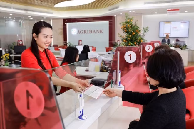 Agribank tiên phong hạ lãi suất cho vay, hỗ trợ tăng trưởng kinh tế.