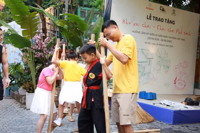 Trải nghiệm tại khu vui chơi Chòi chơi Phố sách. 