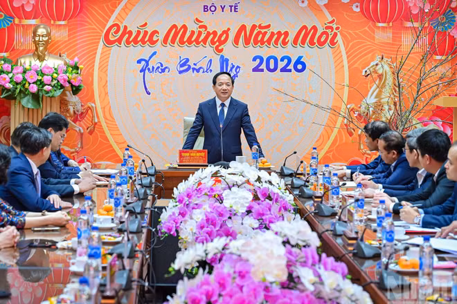 Đồng chí Trịnh Văn Quyết, Ủy viên Bộ Chính trị, Bí thư Trung ương Đảng, Trưởng Ban Tuyên giáo và Dân vận Trung ương, thăm và chúc mừng Bộ Y tế nhân dịp kỷ niệm 71 năm Ngày Thầy thuốc Việt Nam.