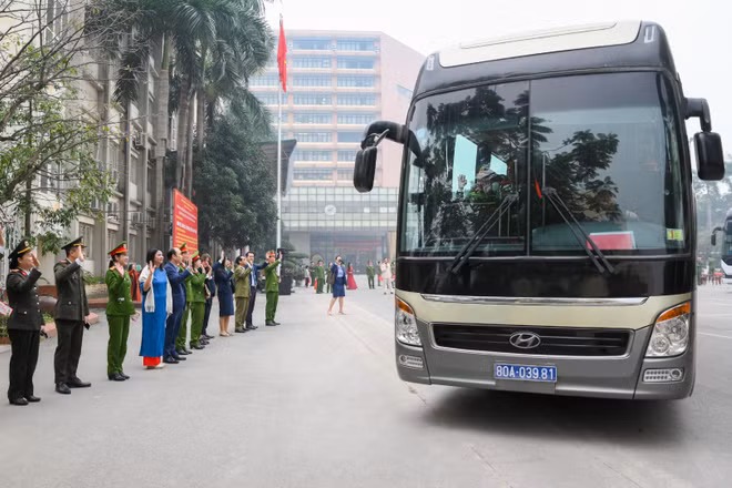 [Ảnh] Ấm áp "Chuyến xe về quê ăn Tết" Xuân Bính Ngọ tại Học viện Cảnh sát Nhân dân