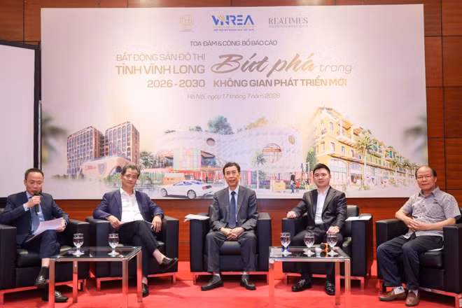 Các diễn giả trao đổi tại phiên tọa đàm của chương trình. (Ảnh: PV)