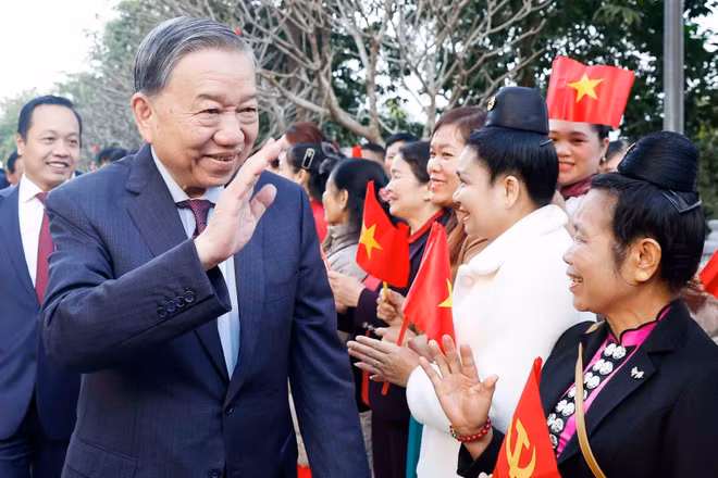 Tổng Bí thư Tô Lâm với nhân dân tỉnh Điện Biên dự buổi lễ. (Ảnh: Thống Nhất/TTXVN)