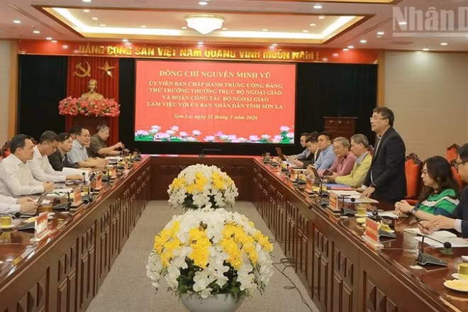 Đoàn công tác đồng chí Nguyễn Minh Vũ, Thứ trưởng Thường trực Bộ Ngoại giao cùng đoàn công tác đã có buổi làm việc với Ủy ban nhân dân tỉnh Sơn La.