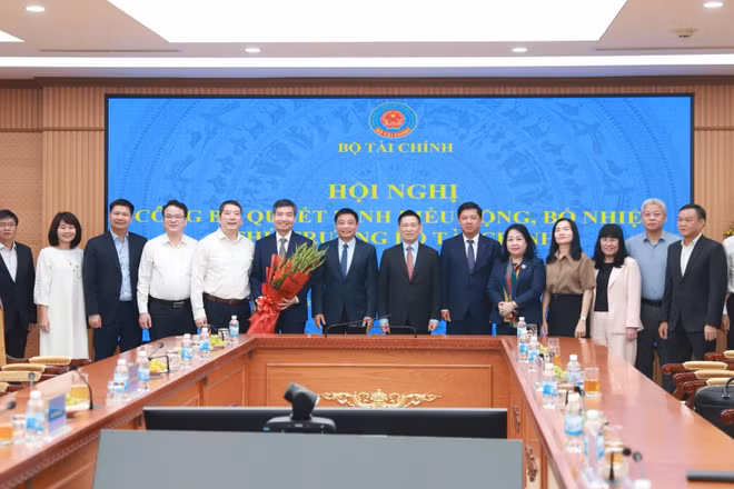 Đồng chí Tạ Anh Tuấn được bổ nhiệm giữ chức Thứ trưởng Bộ Tài chính. (Ảnh: THUỲ LINH) 