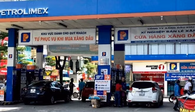 Chính sách giảm thuế xăng dầu tạo dư địa ổn định thị trường trong bối cảnh biến động toàn cầu. (Ảnh: MINH PHƯƠNG)
