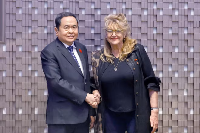 Chủ tịch Quốc hội Trần Thanh Mẫn gặp bà Sandra Scagliotti, Lãnh sự danh dự Việt Nam tại Torino. (Ảnh: Doãn Tấn – TTXVN) 