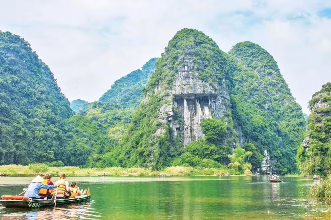 Du lịch sinh thái trên thuyền tại di sản UNESCO Tràng An (Ninh Bình). (Nguồn: Cục Du lịch quốc gia Việt Nam)