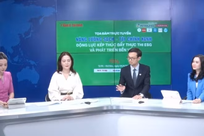 Các khách mời tham gia buổi tọa đàm.