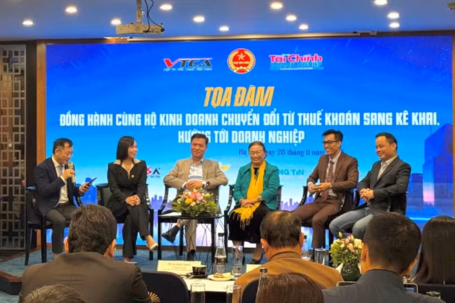 Các khách mời tham gia buổi tọa đàm. (Ảnh: MINH PHƯƠNG)
