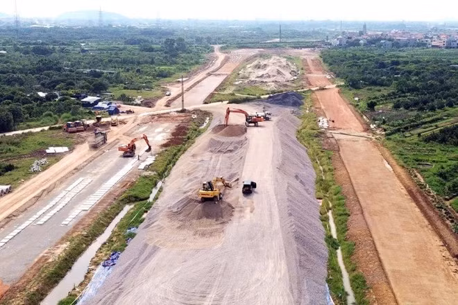Hoàn thiện khung pháp lý về quản lý nợ công được kỳ vọng tạo điều kiện huy động và sử dụng hiệu quả nguồn vốn cho các dự án hạ tầng trọng điểm. (Ảnh: BÁO NHÂN DÂN)