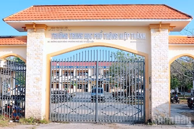 Trường trung học phổ thông Hiệp Thành (phường Hiệp Thành, tỉnh Cà Mau), nơi có nhiều cá nhân bị đề nghị kiểm điểm vì sai phạm đến hợp đồng thỉnh giảng.