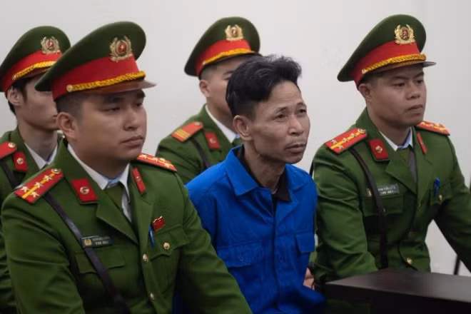 Bị cáo Cao Văn Hùng tại tòa sáng 17/11.