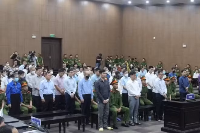 Quang cảnh phiên tòa sơ thẩm vụ án sai phạm xảy ra tại Tập đoàn Phúc Sơn. (Ảnh: TL)