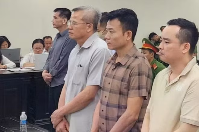 Các bị cáo tại phiên tòa.