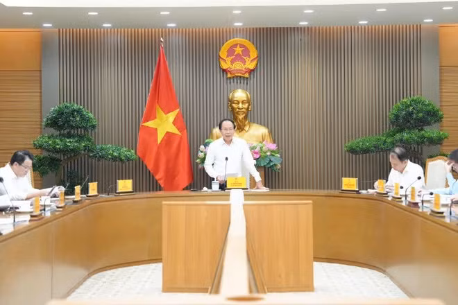 Phó Thủ tướng Lê Tiến Châu chủ trì cuộc họp báo cáo tình hình tổng rà soát. (Ảnh: H.T)