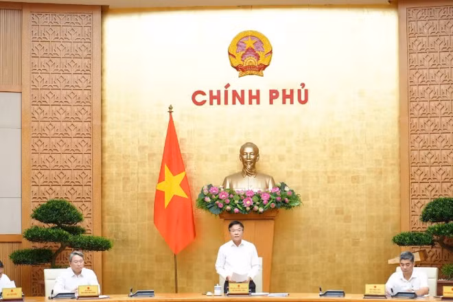 Phó Thủ tướng Lê Thành Long chủ trì phiên họp.