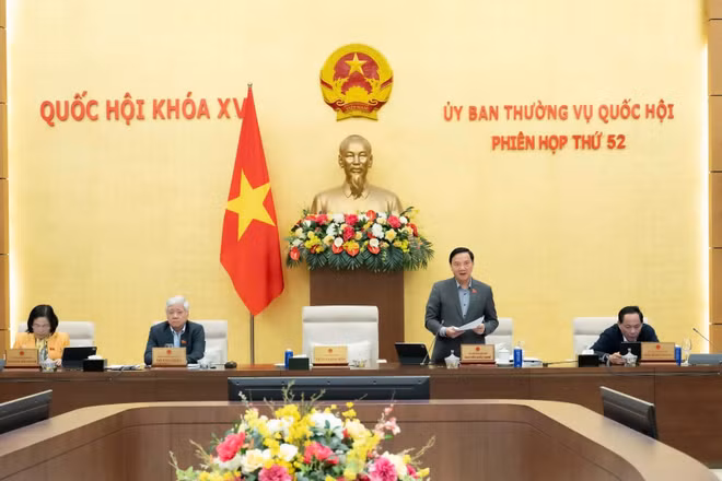 Phó Chủ tịch Quốc hội Nguyễn Khắc Định điều hành phiên họp. (Ảnh: DUY LINH)