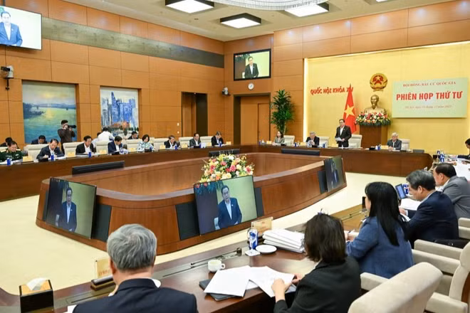 Quang cảnh phiên họp thứ tư của Hội đồng Bầu cử quốc gia, ngày 15/12/2025. (Ảnh: DUY LINH)