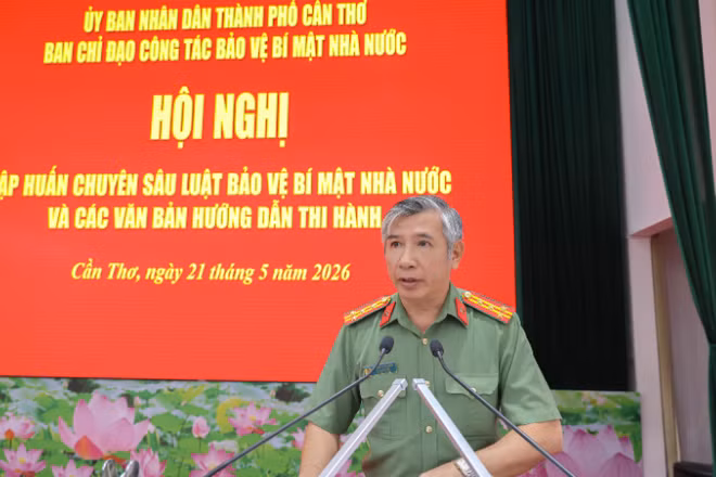 Lãnh đạo Công an thành phố Cần Thơ phát biểu ý kiến tại hội nghị.