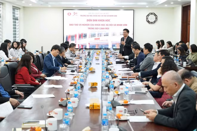 Quang cảnh diễn đàn khoa học. 