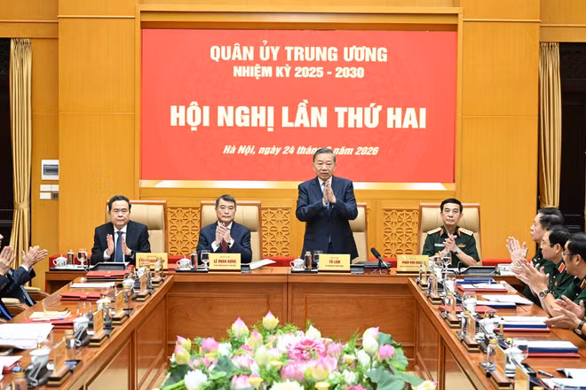 Tổng Bí thư, Chủ tịch nước Tô Lâm, Bí thư Quân ủy Trung ương và các đồng chí lãnh đạo Đảng, Nhà nước chủ trì Hội nghị Quân ủy Trung ương lần thứ hai, nhiệm kỳ 2025-2030. (Ảnh: ĐĂNG KHOA)