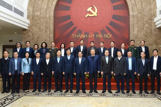 Tổng Bí thư Tô Lâm, các đồng chí lãnh đạo Đảng, Nhà nước và các đại biểu dự buổi làm việc với Ban Thường vụ Thành ủy Hà Nội. (Ảnh: ĐĂNG KHOA)