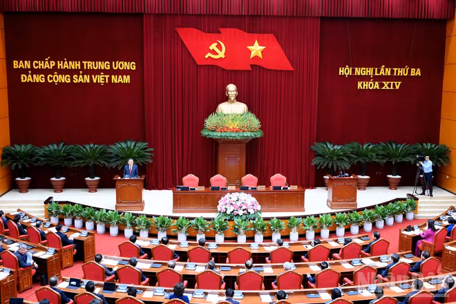Quang cảnh phiên bế mạc Hội nghị lần thứ ba Ban Chấp hành Trung ương Đảng khóa XIV. (Ảnh: ĐĂNG KHOA)