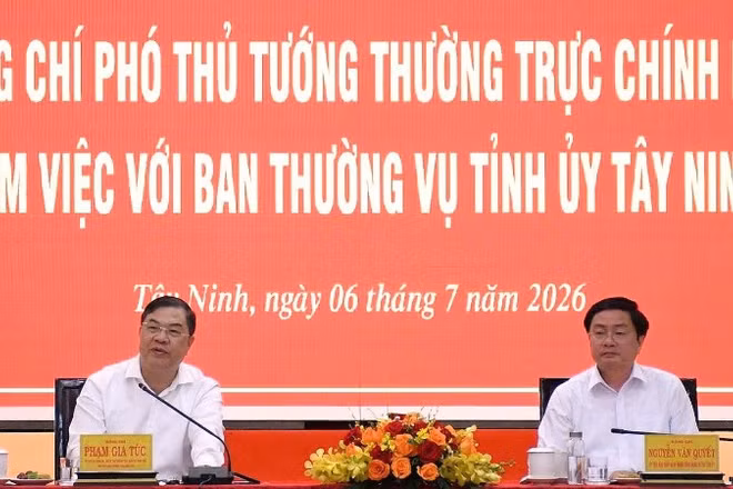 Ủy viên Bộ Chính trị, Phó Thủ tướng Thường trực Chính phủ Phạm Gia Túc cùng lãnh đạo các bộ làm việc với Ban Thường vụ Tỉnh ủy Tây Ninh.