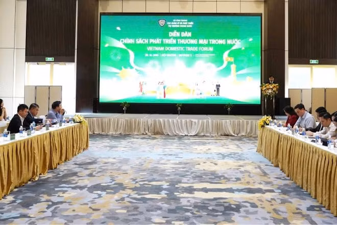 Diễn đàn chính sách phát triển thương mại trong nước.