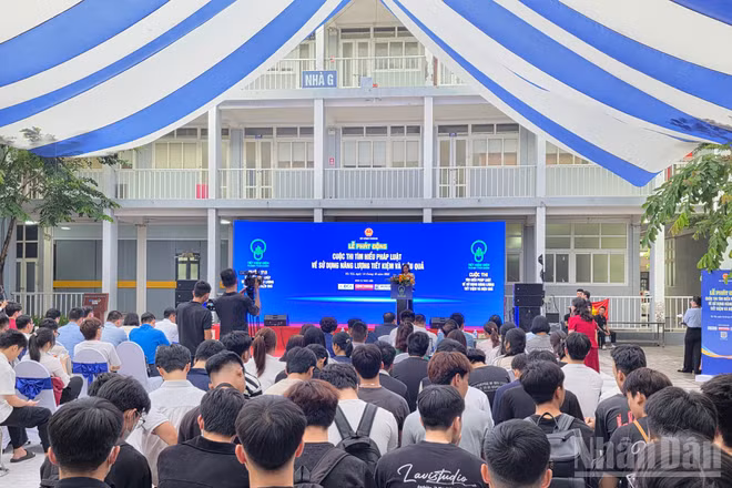 Lễ phát động Cuộc thi “Tìm hiểu pháp luật về sử dụng năng lượng tiết kiệm và hiệu quả”. (Ảnh: KIM DUNG)